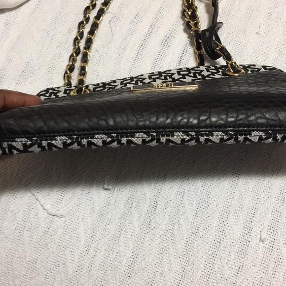 DKNY shoulder purse. - Picture 7 of 7